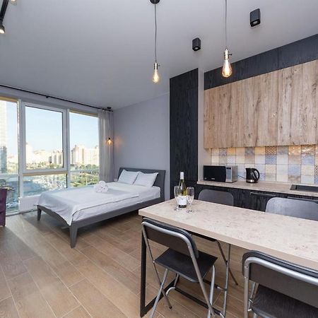 Stylish Panoramic Apartments. Smartplaza. Metro Minskaya Kyiv Exterior foto