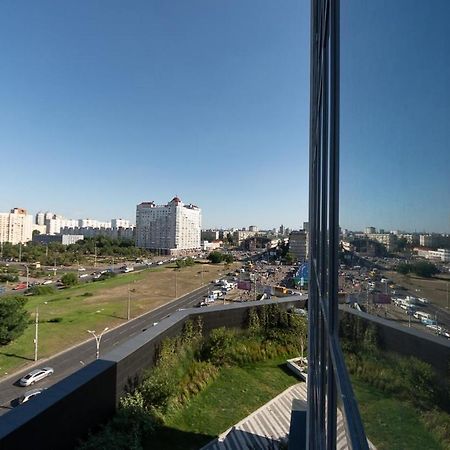 Stylish Panoramic Apartments. Smartplaza. Metro Minskaya Kyiv Exterior foto