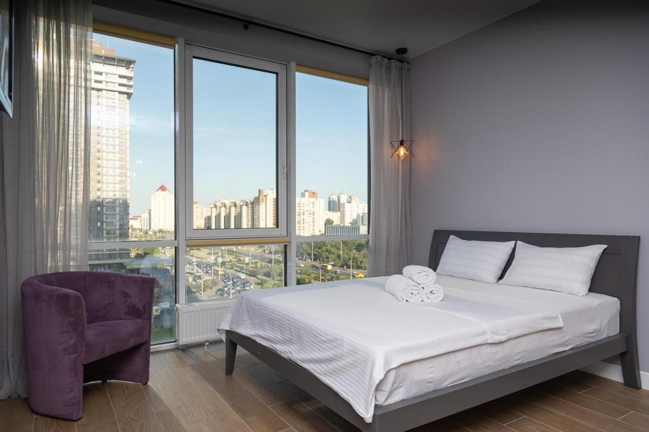 Stylish Panoramic Apartments. Smartplaza. Metro Minskaya Kyiv Exterior foto