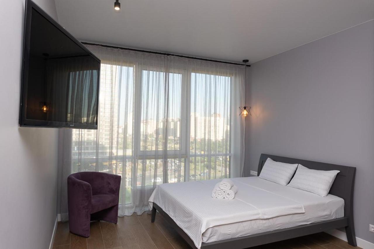 Stylish Panoramic Apartments. Smartplaza. Metro Minskaya Kyiv Exterior foto