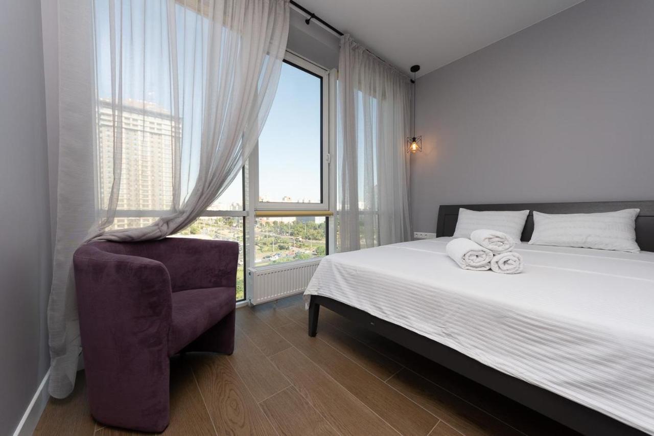 Stylish Panoramic Apartments. Smartplaza. Metro Minskaya Kyiv Exterior foto