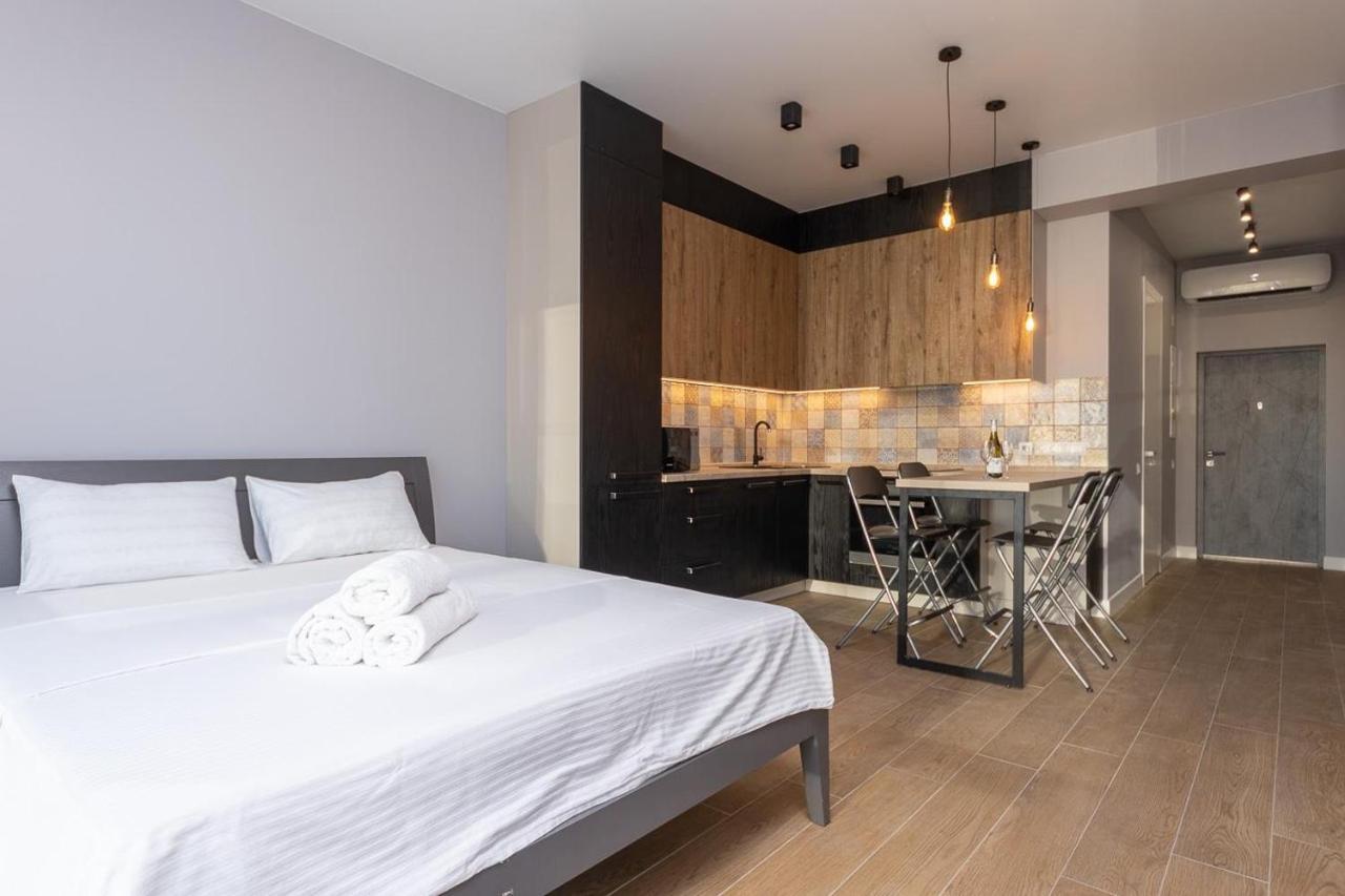 Stylish Panoramic Apartments. Smartplaza. Metro Minskaya Kyiv Exterior foto