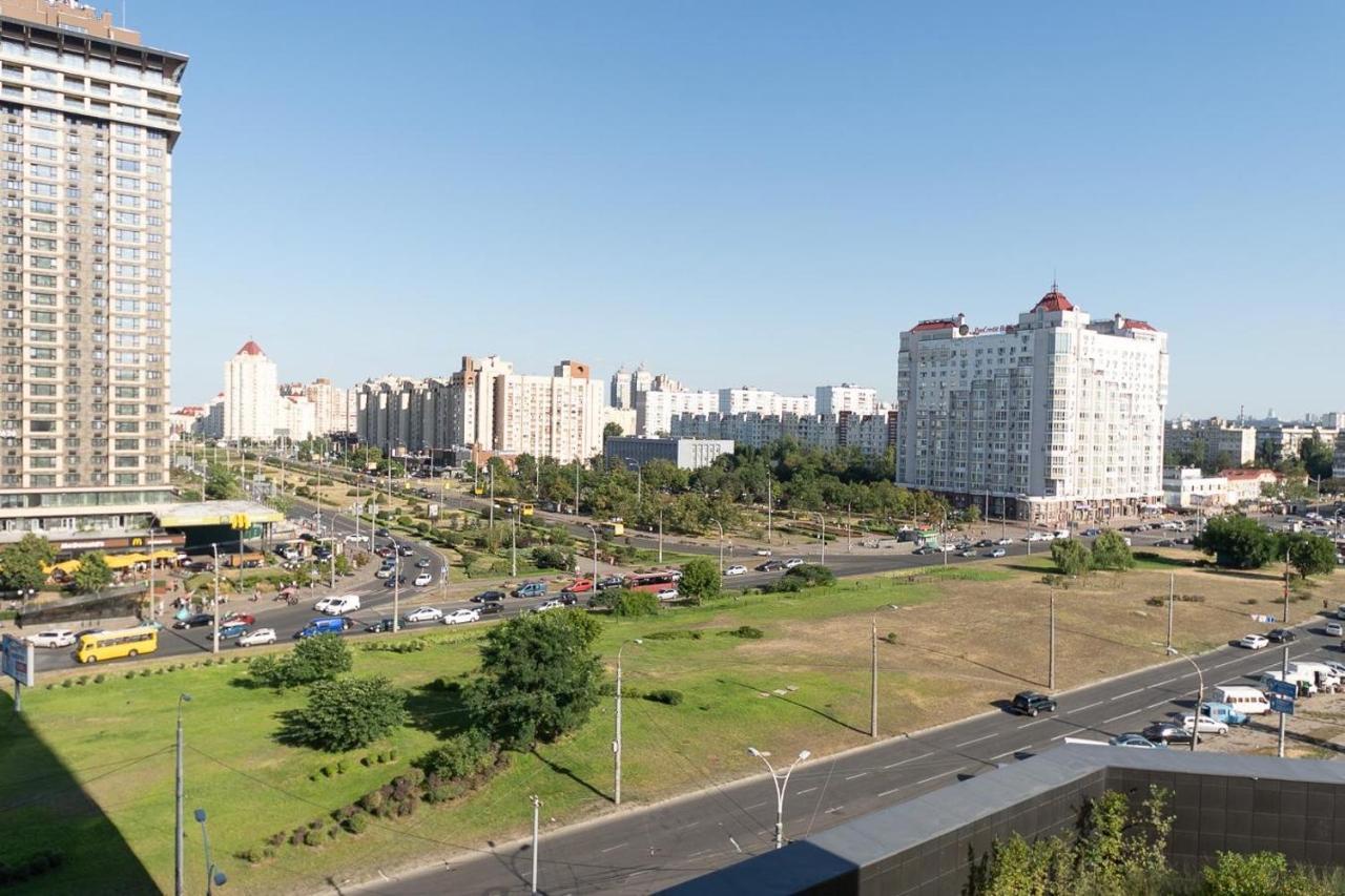 Stylish Panoramic Apartments. Smartplaza. Metro Minskaya Kyiv Exterior foto