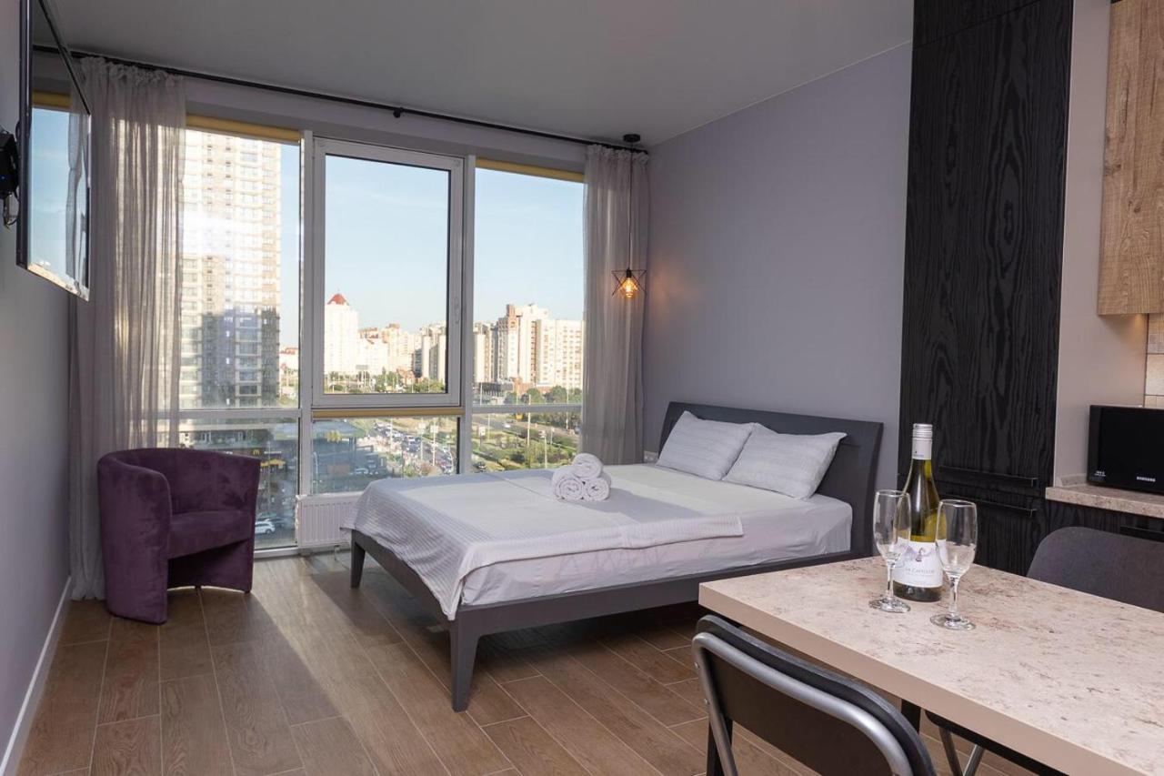 Stylish Panoramic Apartments. Smartplaza. Metro Minskaya Kyiv Exterior foto