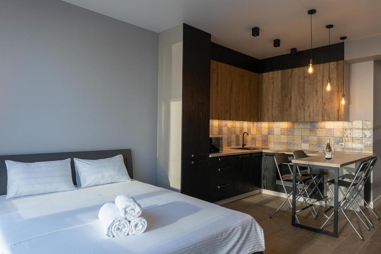 Stylish Panoramic Apartments. Smartplaza. Metro Minskaya Kyiv Exterior foto